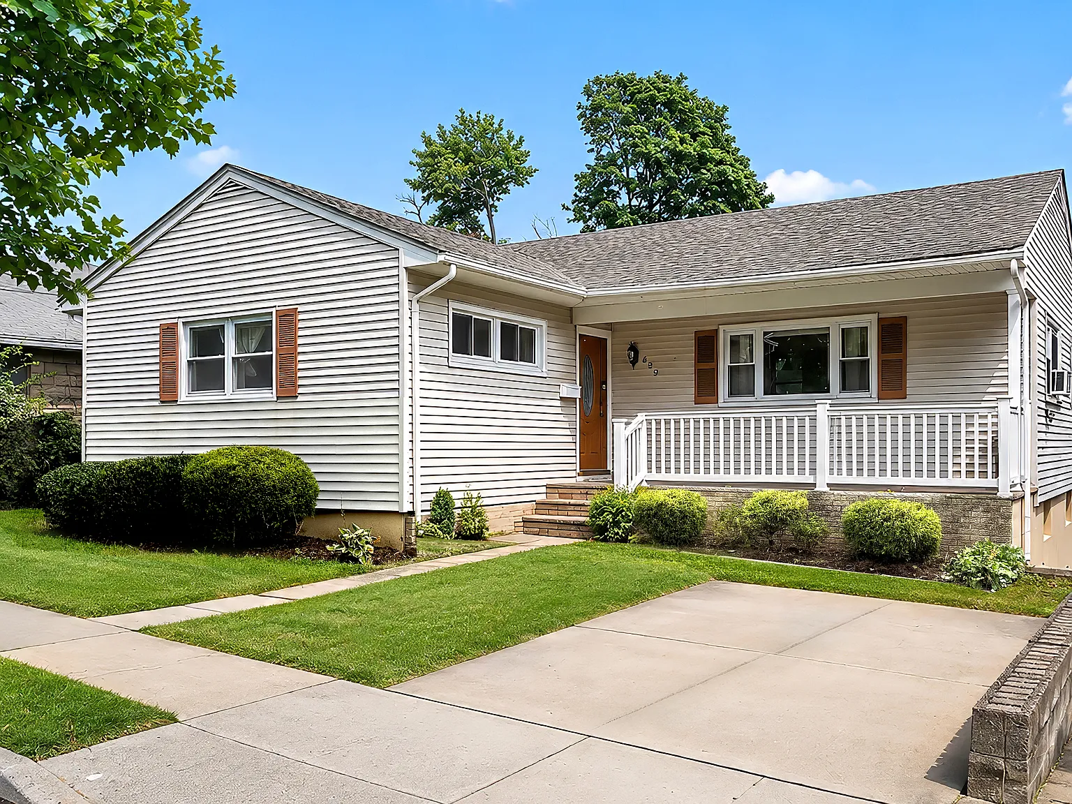 4 bed, 2.5 bath, $4,200 — Photo 1