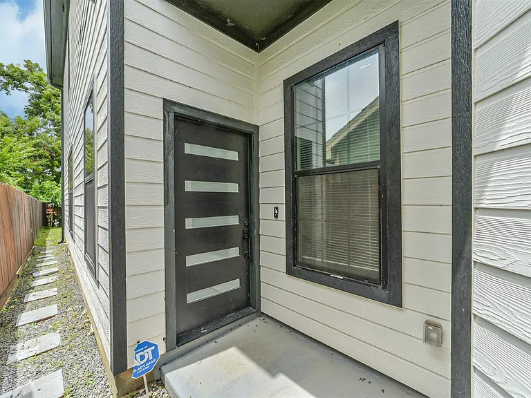 6008 Canal St — Photo 2