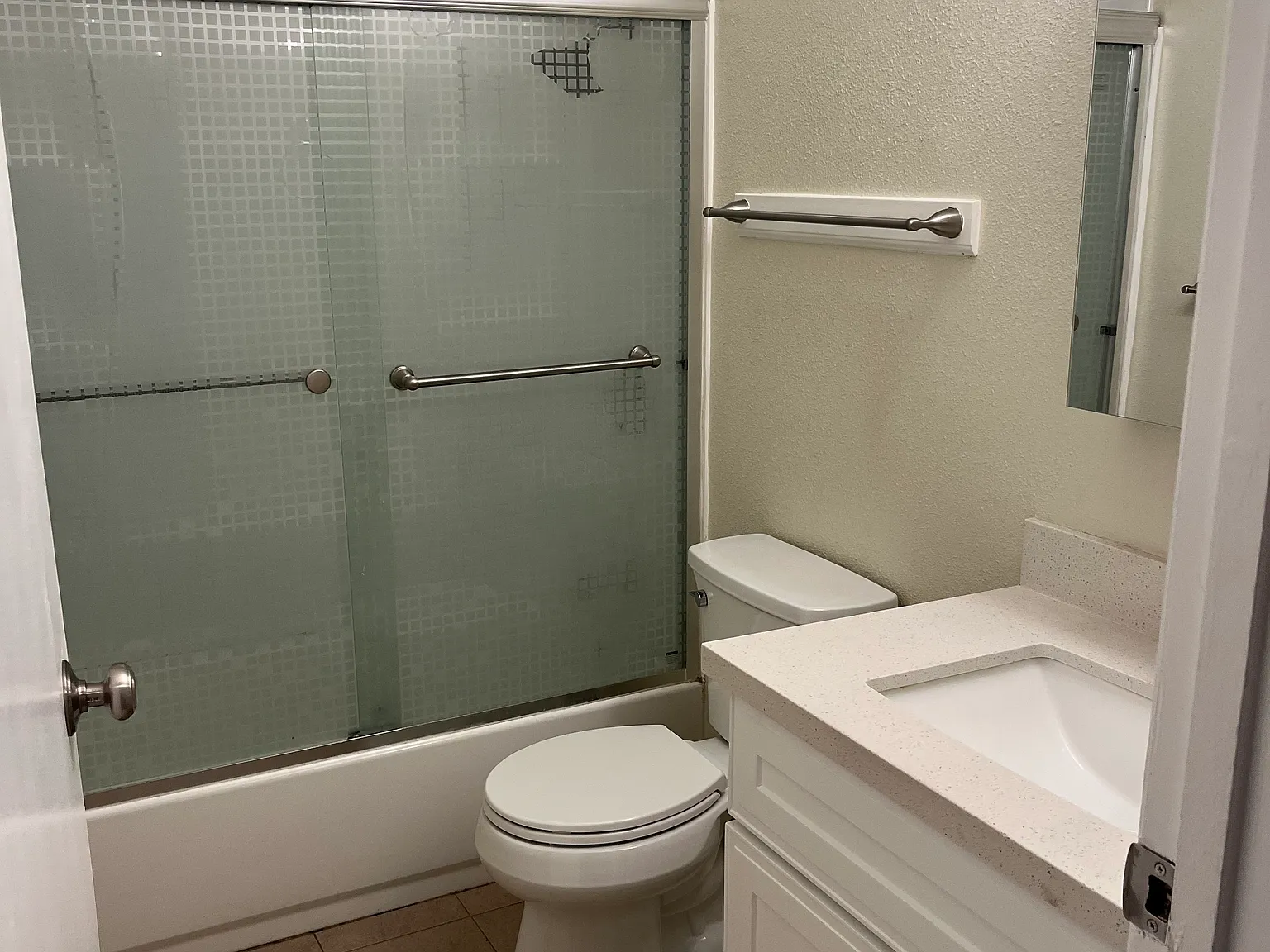 2 bed, 800 sqft, $1,950 — Photo 3