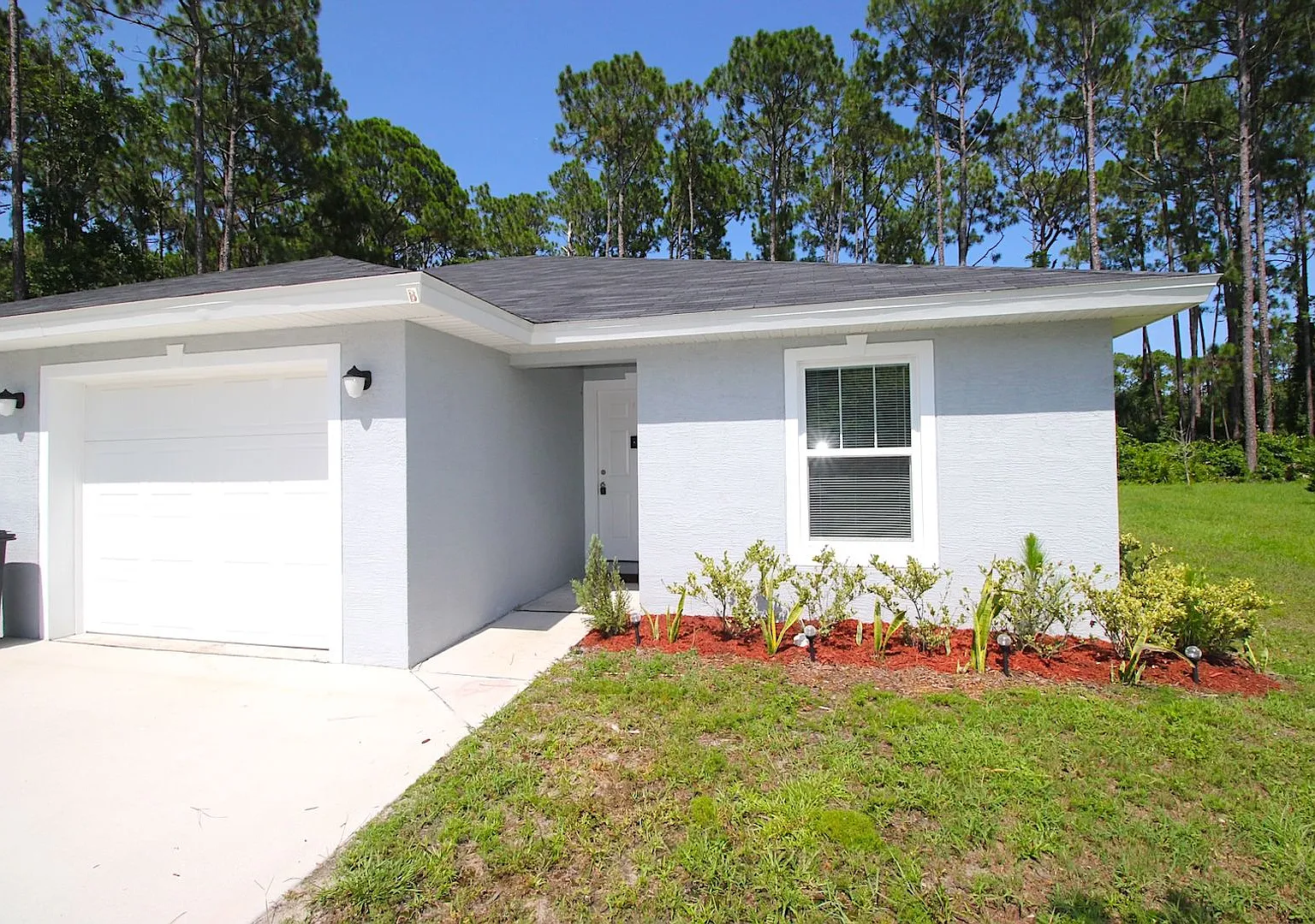 Roomy 3 Bed 2 Bath Duplex Home for Rent w Lawn Cutting Included! — Photo 4