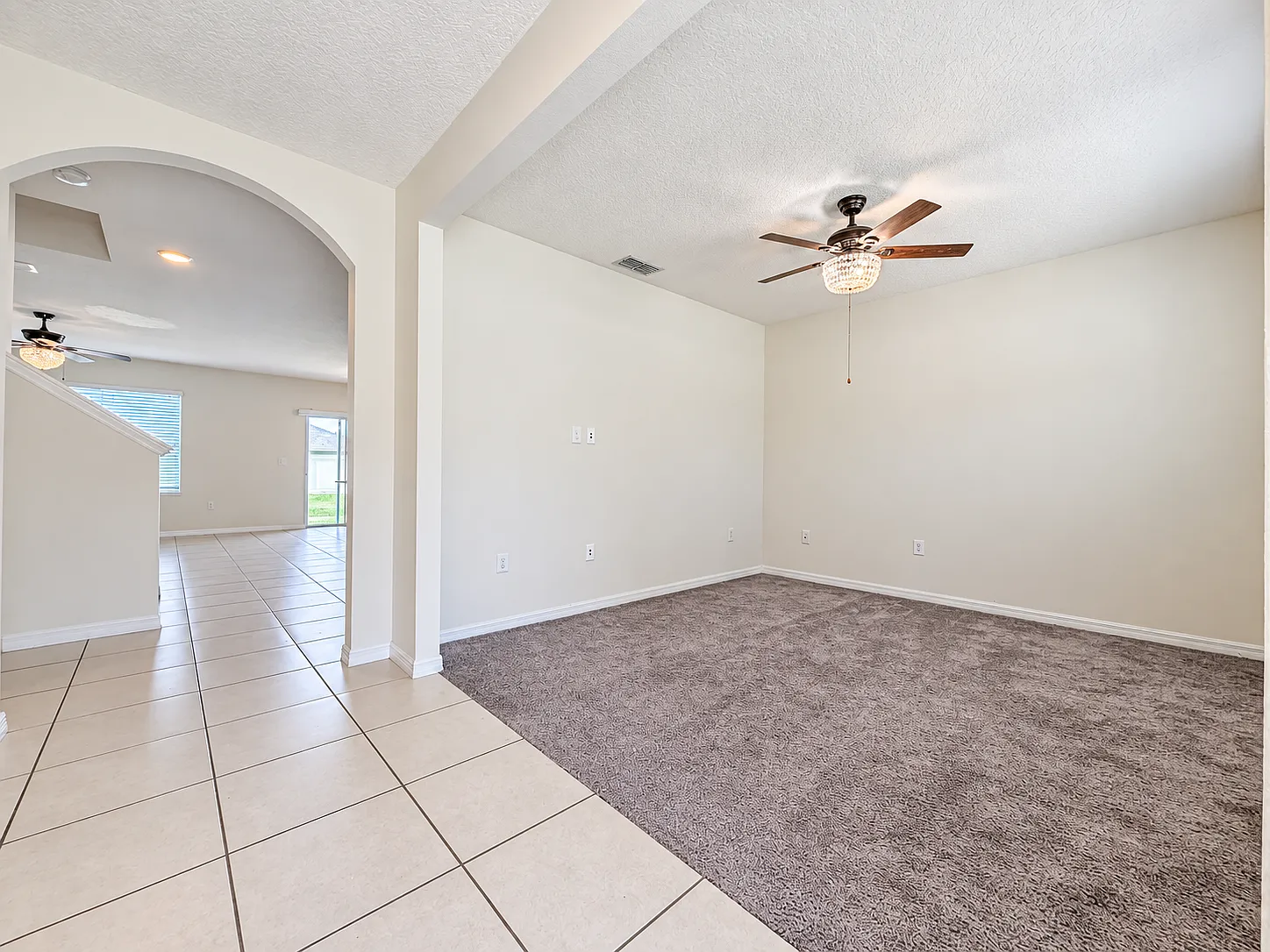 5 bed, 2696 sqft, $2,400 — Photo 3