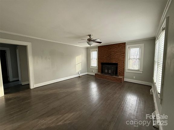 3rd image of 1426 Hilltop St