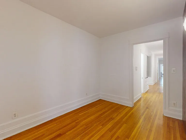 5468-70 S. Hyde Park Boulevard — Photo 16