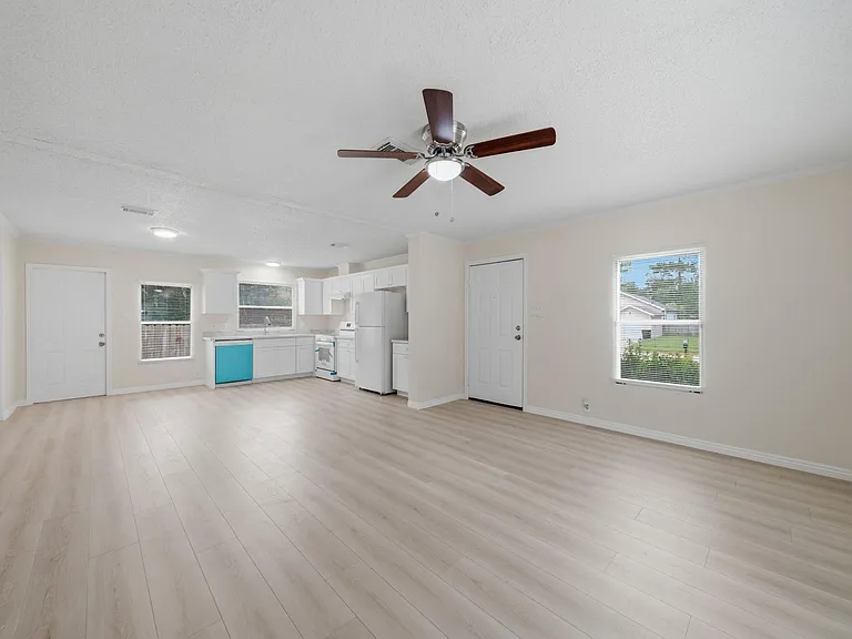 11730 Greenglen Dr — Photo 8
