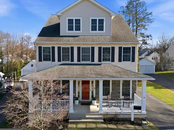 15 E Mercer Ave, Havertown, PA 19083