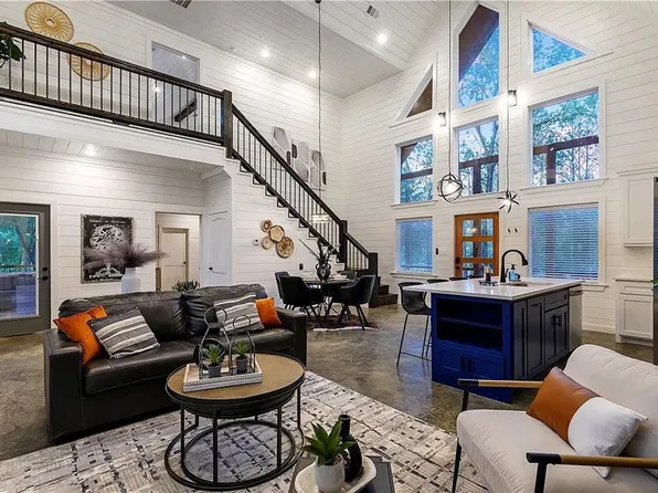 20 Forrest Ln, Broken Bow, OK 74728