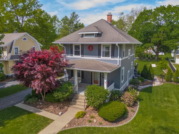 805 N School St, Normal, IL 61761