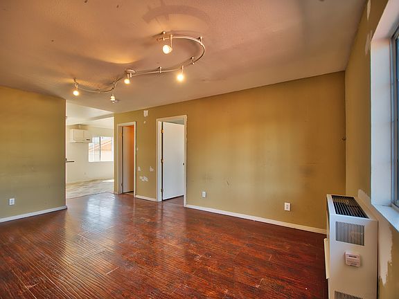 3rd image of 420 N Serrano Ave