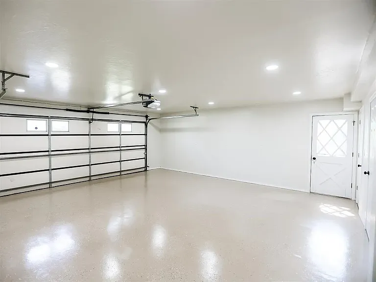 109 Road Runner Dr — Photo 17
