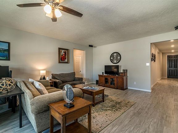 5th image of 3909 Chartham Ln