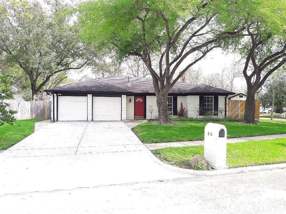 1st image of 810 Shadwell Dr