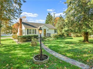 1 Deepwood Ln, Norwalk, CT 06854