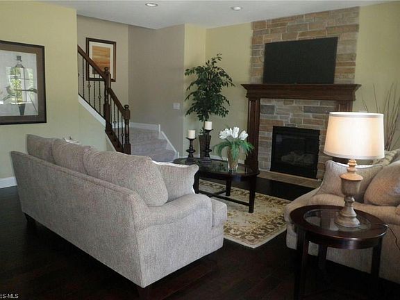 3rd image of 111 Squires Ln