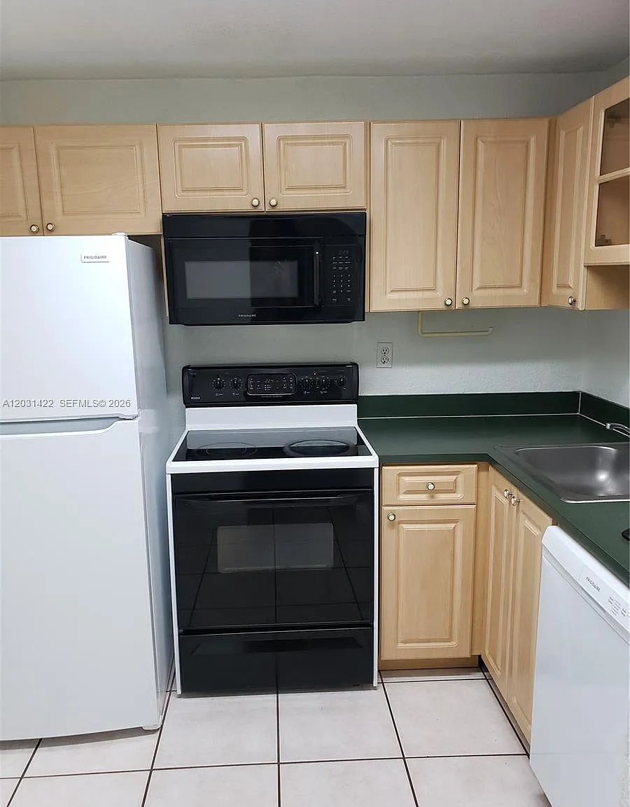 9310 Fontainebleau Blvd — Photo 3