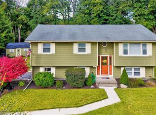 81 Washington Dr, Highland Mills, NY 10930