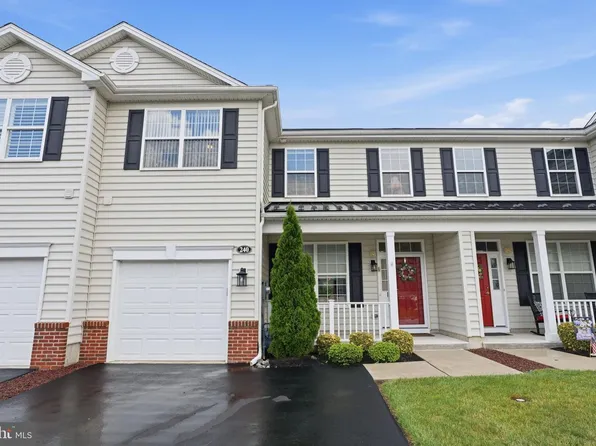 240 Mission Ln, Levittown, PA 19054