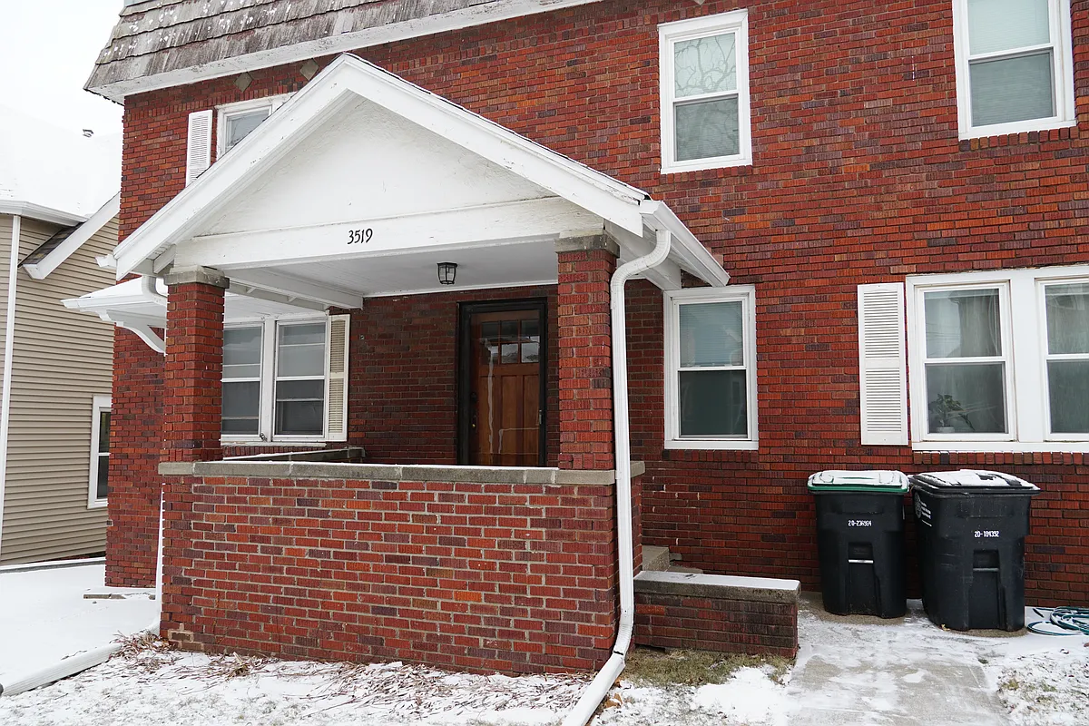 Building Photo - 3519 Dewey Ave