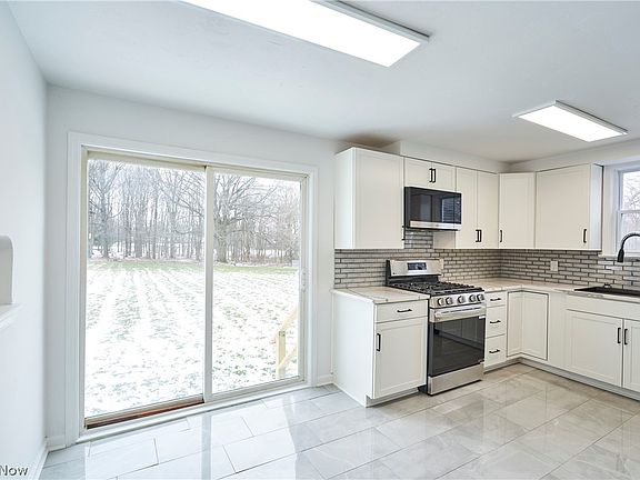 2nd image of 2800 Stark Dr