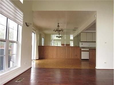 4th image of 835 Dracut Ln