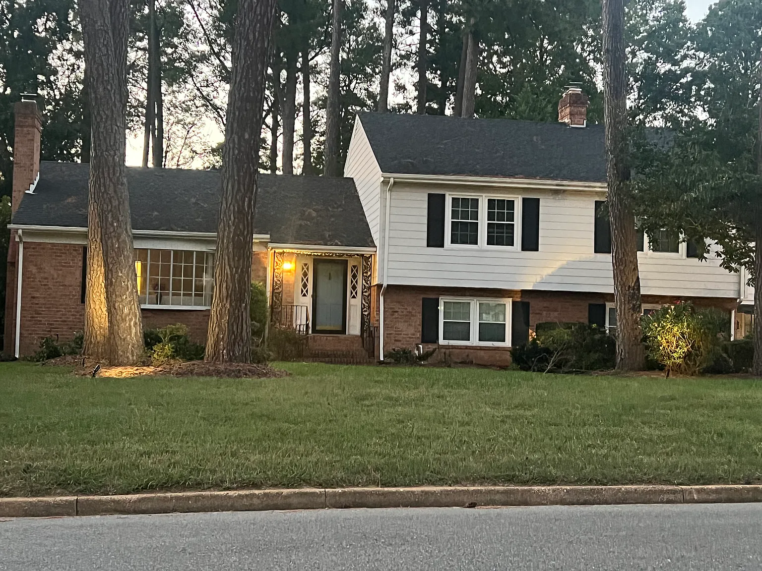 318 N Wilkinson Rd — Photo 2