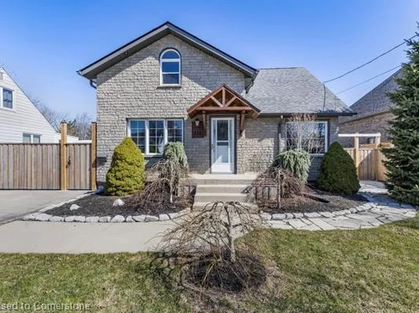 116 Kennedy Ave, Hamilton, ON L9B 1C7