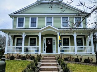 632 Quarter St, Rochester, MI 48307