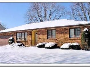 1088 Almond Dr, Aurora, IL