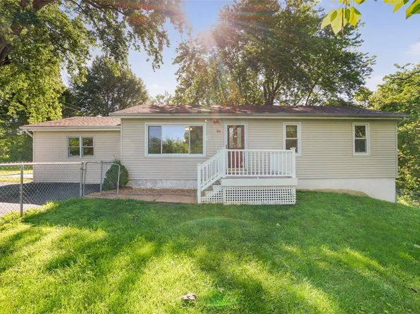 466 Elm St, Villa Ridge, MO 63089