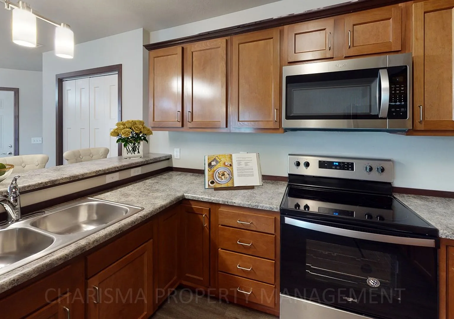 2 Bedroom, 1 Bath Town Home, Individual Entrance, Attached Garage, Pet Friendly, Newer Development — Photo 1
