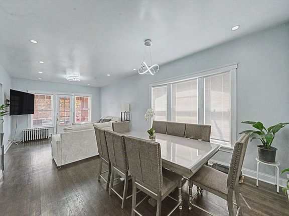 3rd image of 2212 S 58th Ct