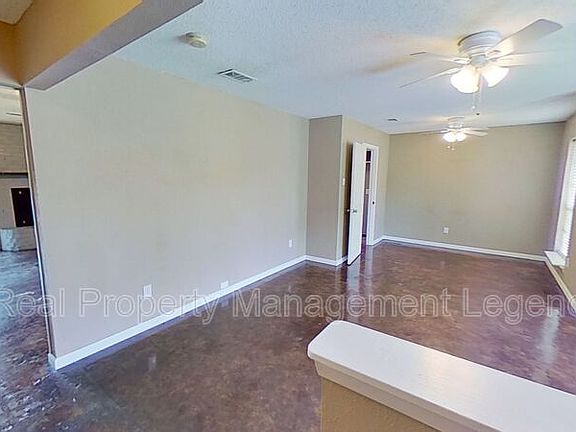 2nd image of 2004 Westlake Dr