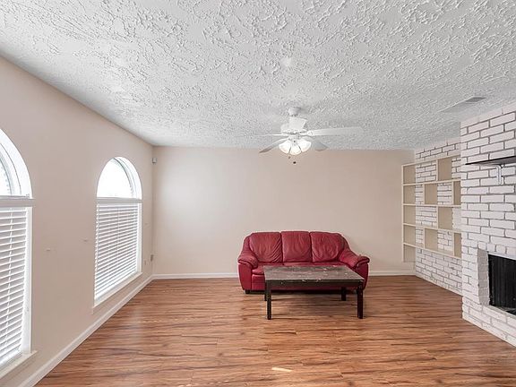 3rd image of 10924 Glenwolde Dr #924