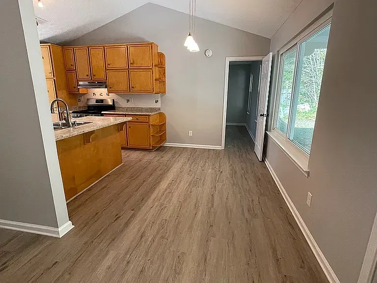 440 Cornwallis Way — Photo 3