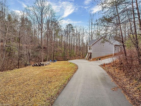 4th image of 235 Molly Dr