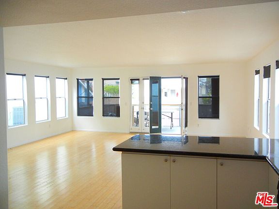 4th image of 39 Clubhouse Ave #A