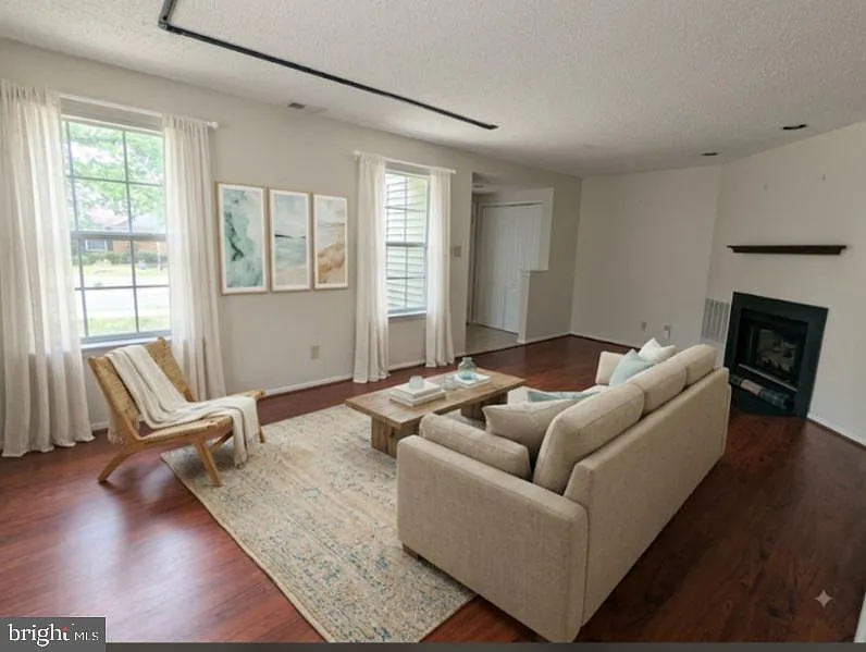 3 bed, 3.5 bath, 1631 sqft, $2,600 — Photo 2