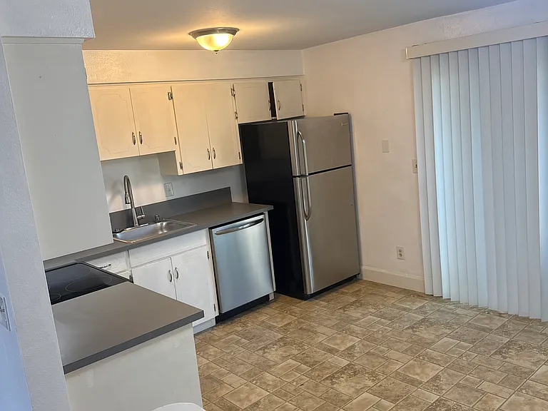 8303 SE Flavel St — Photo 2
