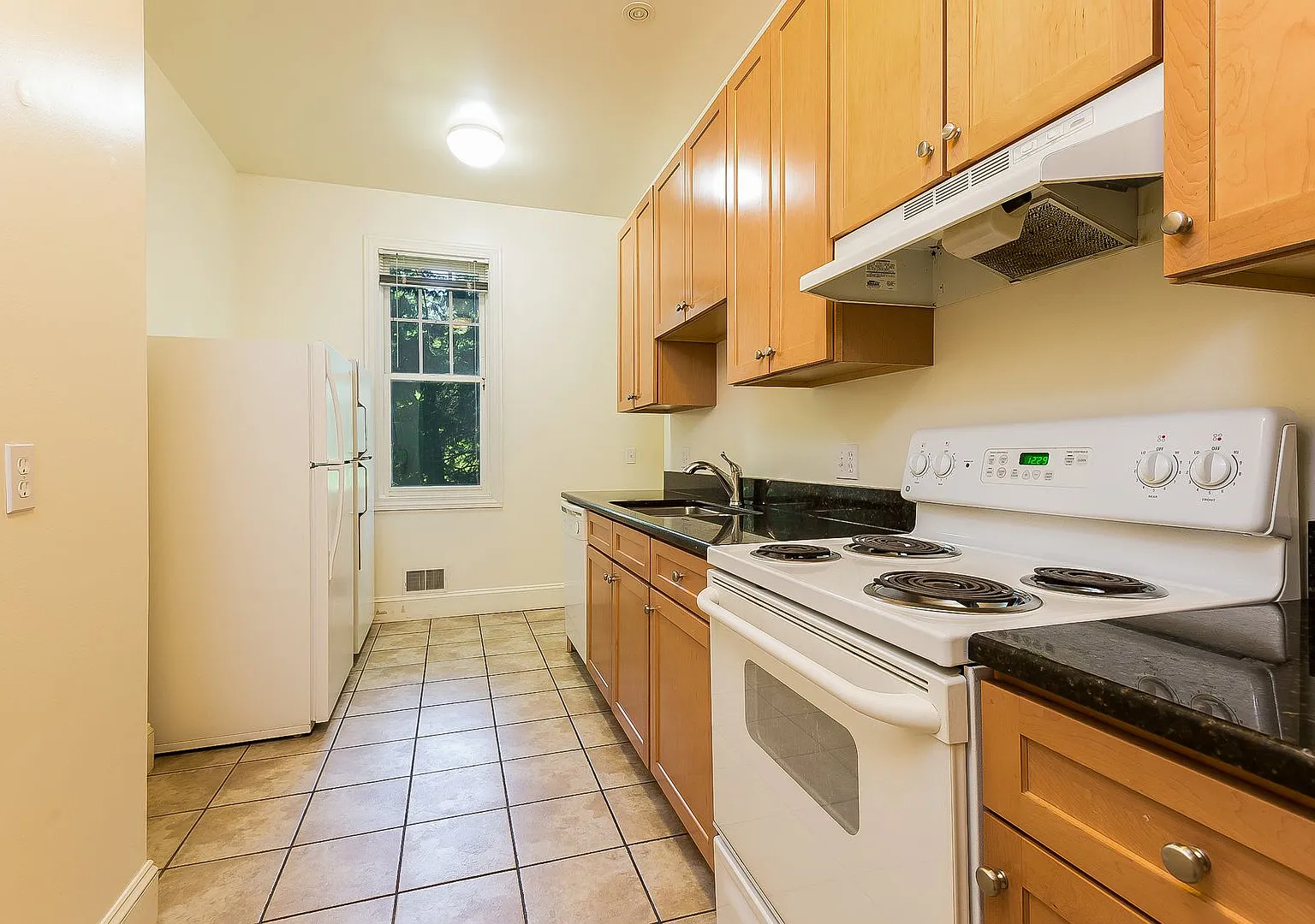 1610 Washtenaw Ave (029/031) — Photo 2