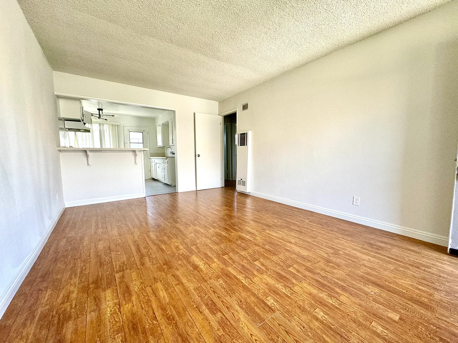 2 bed, 700 sqft, $2,060 — Photo 1