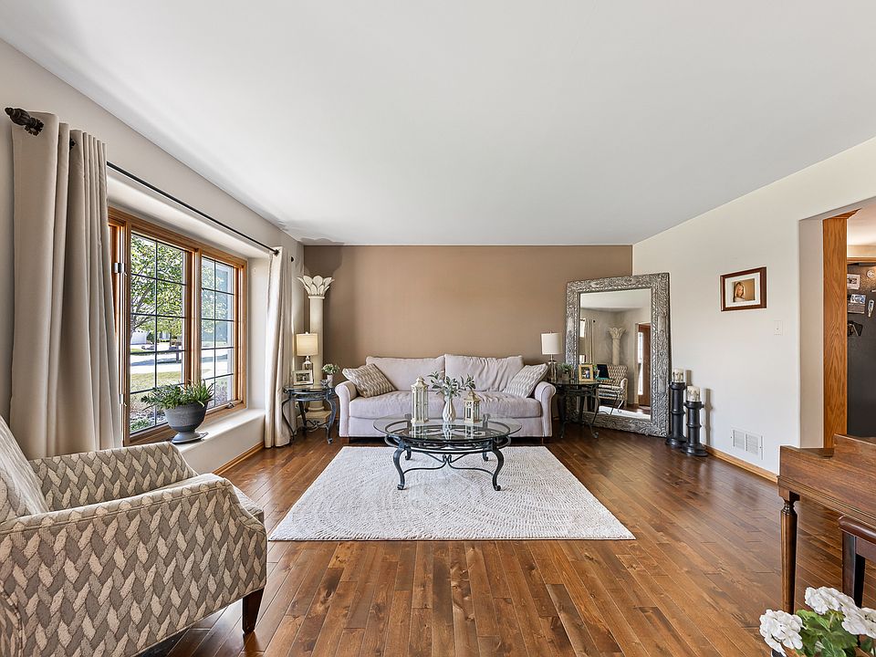 19400 Stonehenge Dr, Mokena, IL 60448 | MLS #12739372 | Zillow