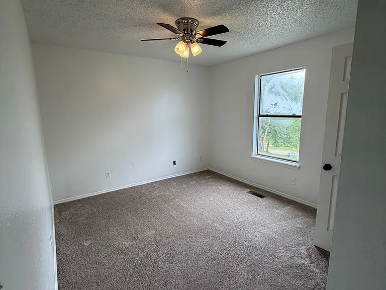 636 Earthside Dr — Photo 9