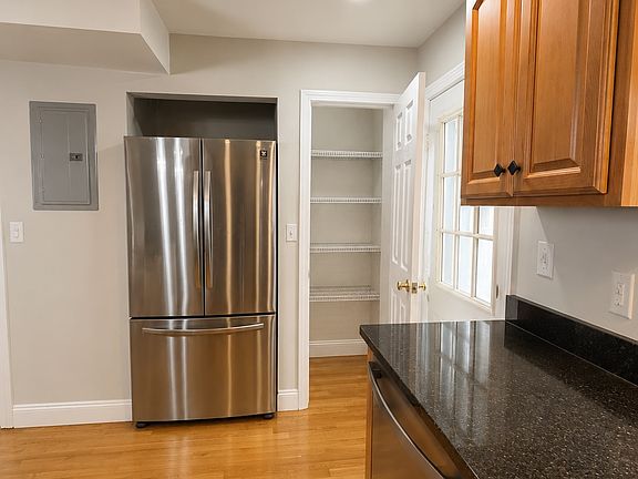 3rd image of 124 W 7th St #D