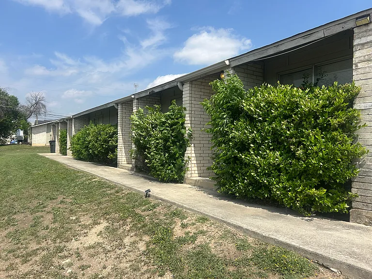 1307 Willow Springs Rd #B — Photo 1