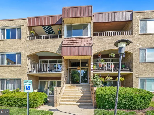 450 Girard St APT 304, Gaithersburg, MD 20877