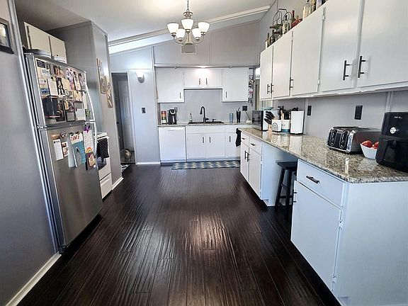 5th image of 810 15th Ave E