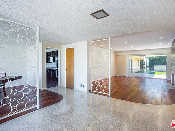 3rd image of 4915 Parkglen Ave