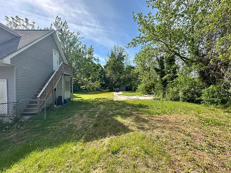 26 Townsend Ave — Photo 3
