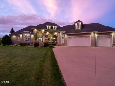 623 Vineyard Dr, Grand Forks, ND, 58201