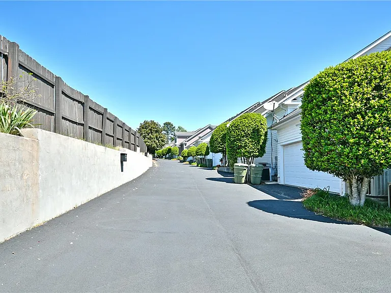 324 Village Walk Ln — Photo 31