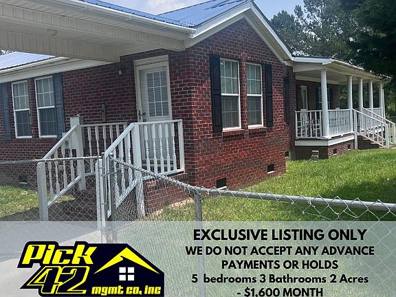 covered entrance from 2 car garage